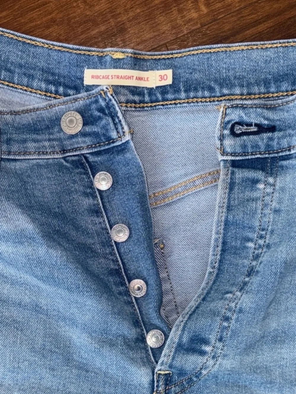 Levi's Ribcage Jeans - Picture 3 of 5